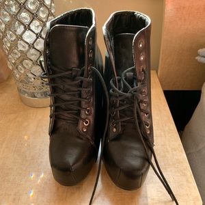 High heels black boots